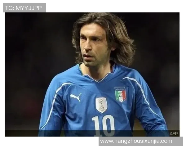 长发飘逸的足球明星们如何在赛场上展现独特魅力与风采