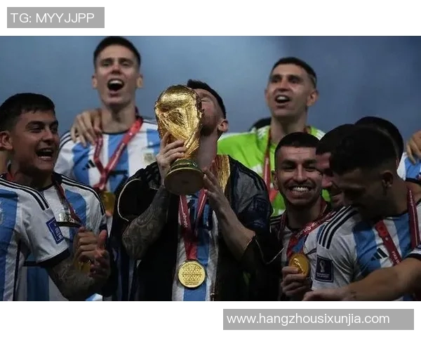 足球明星意外走光瞬间曝光引发热议网友纷纷热议其形象与职业生涯影响